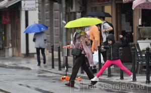 Kiša pada, siva biva, al' ne dominira: Sarajevo danas 